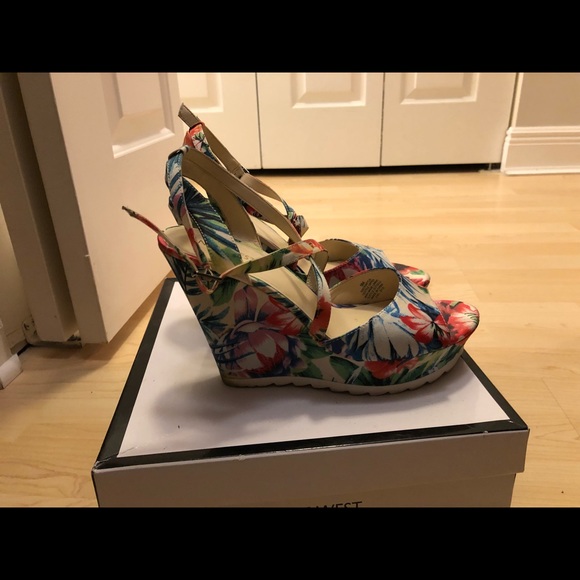 Nine West floral wedge sandals - Picture 6 of 6